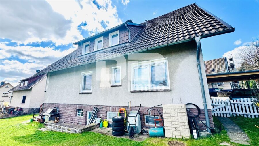 Umfangreich saniertes Ein- bis Zweifamilienhaus in idyllischer Ortsrandlage - Rückansicht